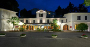  Hotel Ristorante La Grotta  Кастильоне Делле Стивиере